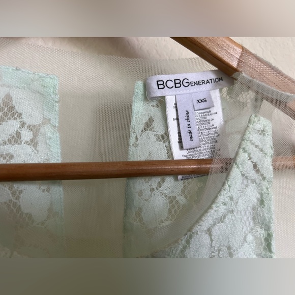 BCBGeneration Crop Top - Picture 5 of 5